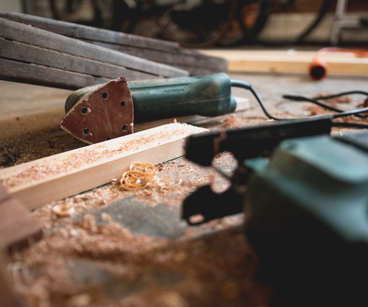 carpenter-carpentry-close-up-1094770